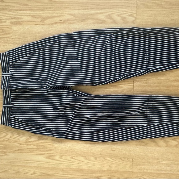 Everlane Barrel Jeans in black/white stripe. Size 2. - Picture 1 of 3
